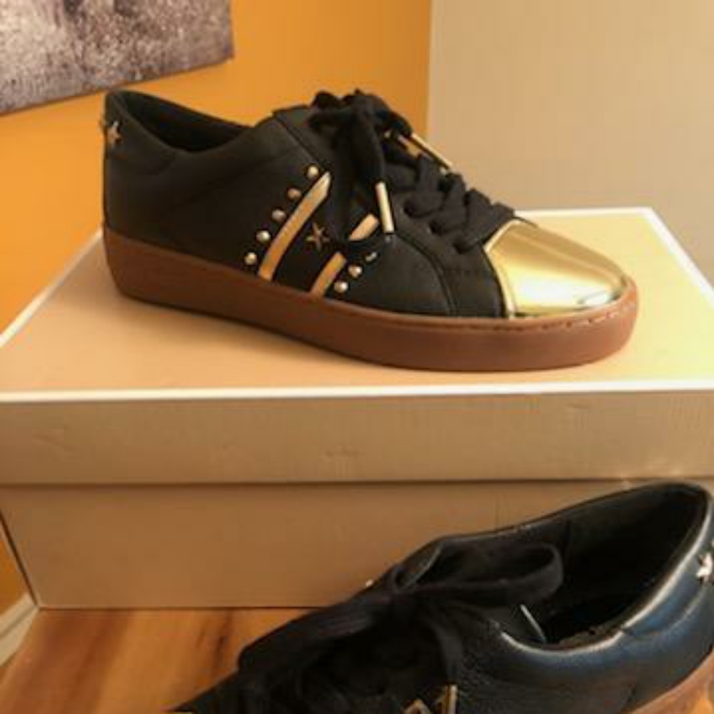 Shoes - Picture 3 of 3